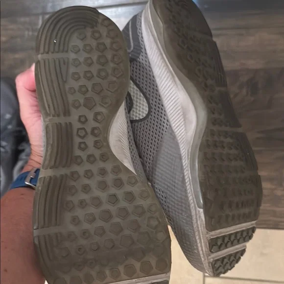 Nike Gray Sneakers - Picture 4 of 5